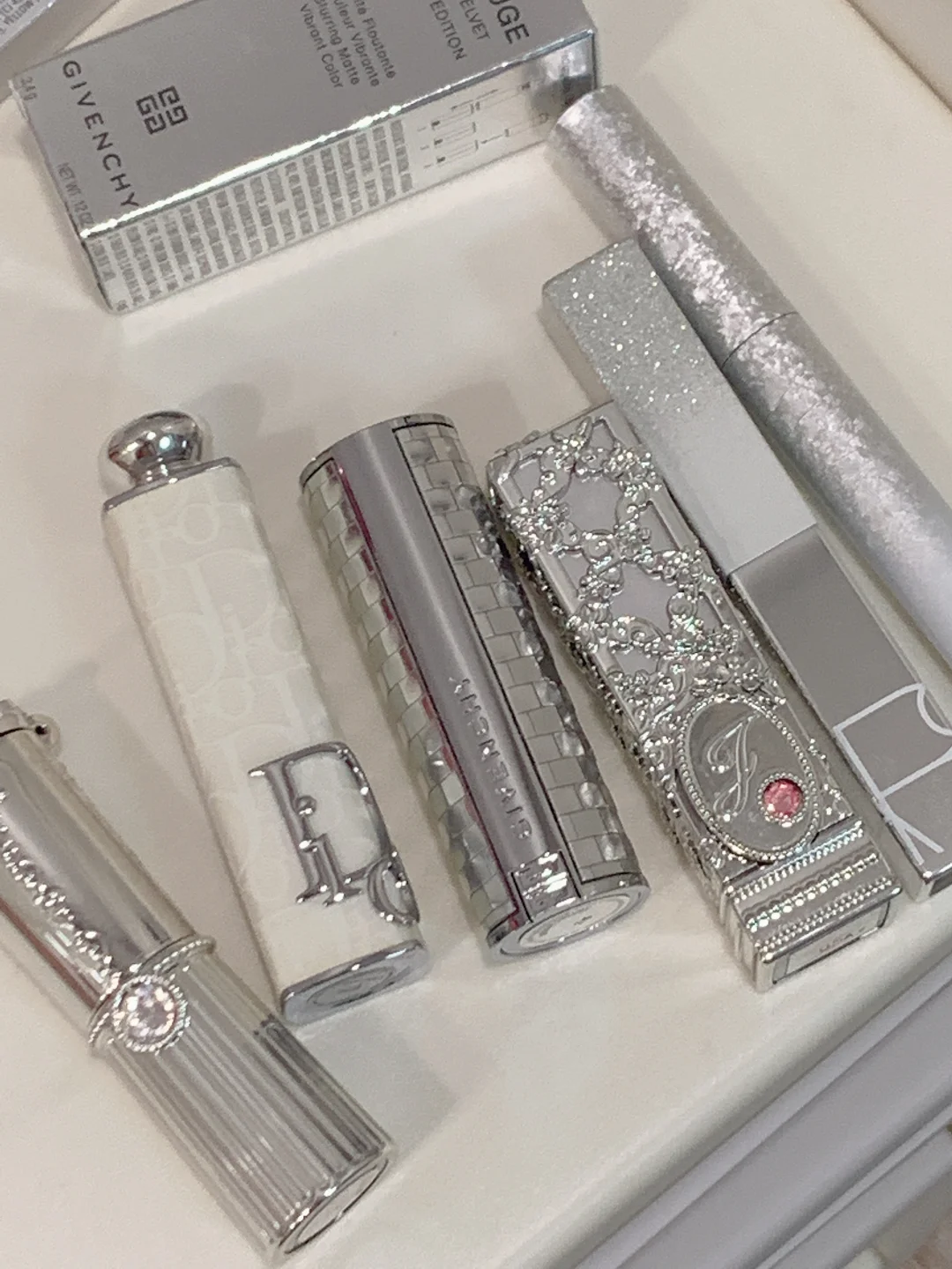 Christmas restrictions during the economic upswing period 🎄 The silver series is truly timeless