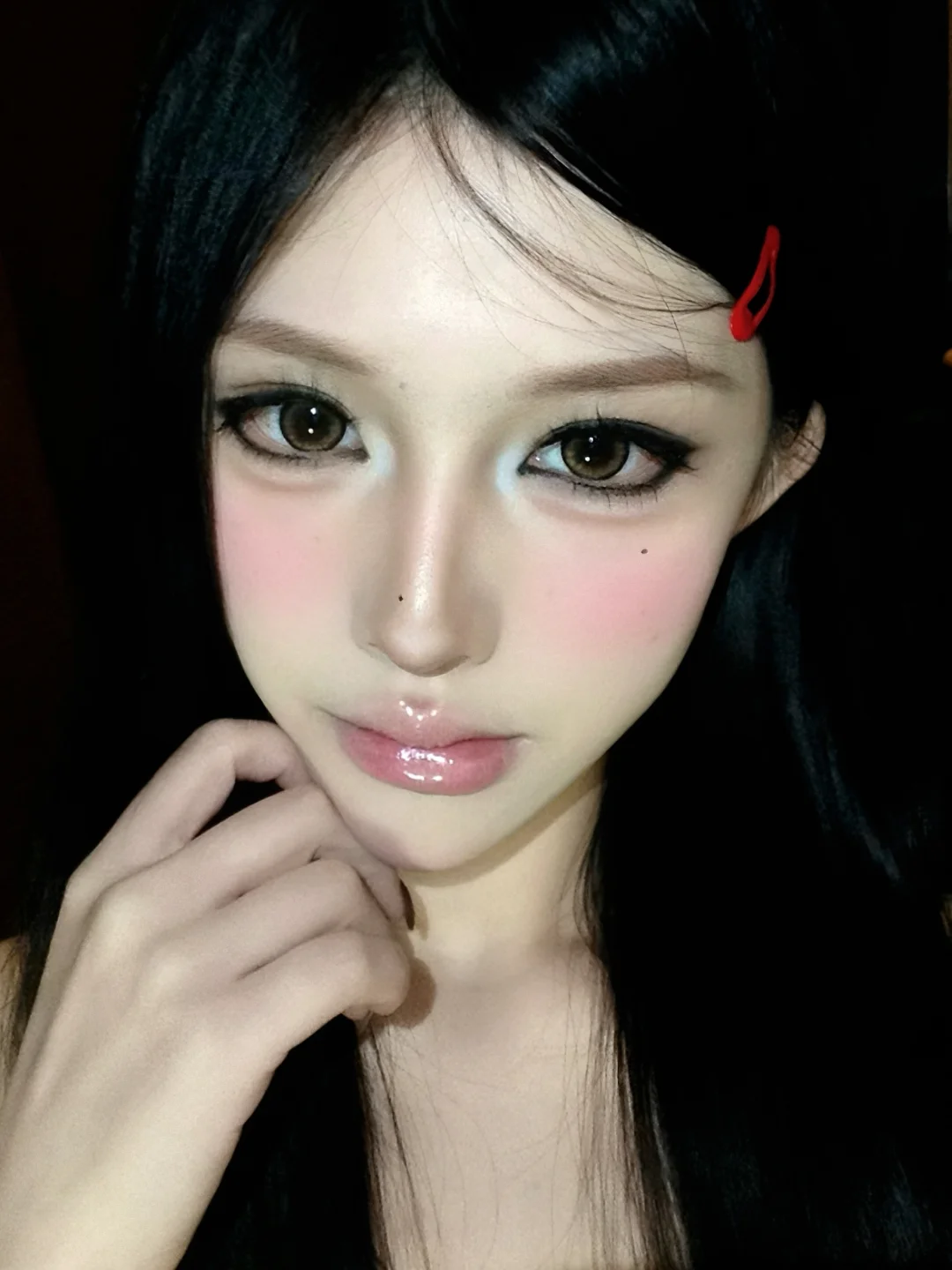 Instantaneous frames of eye contact