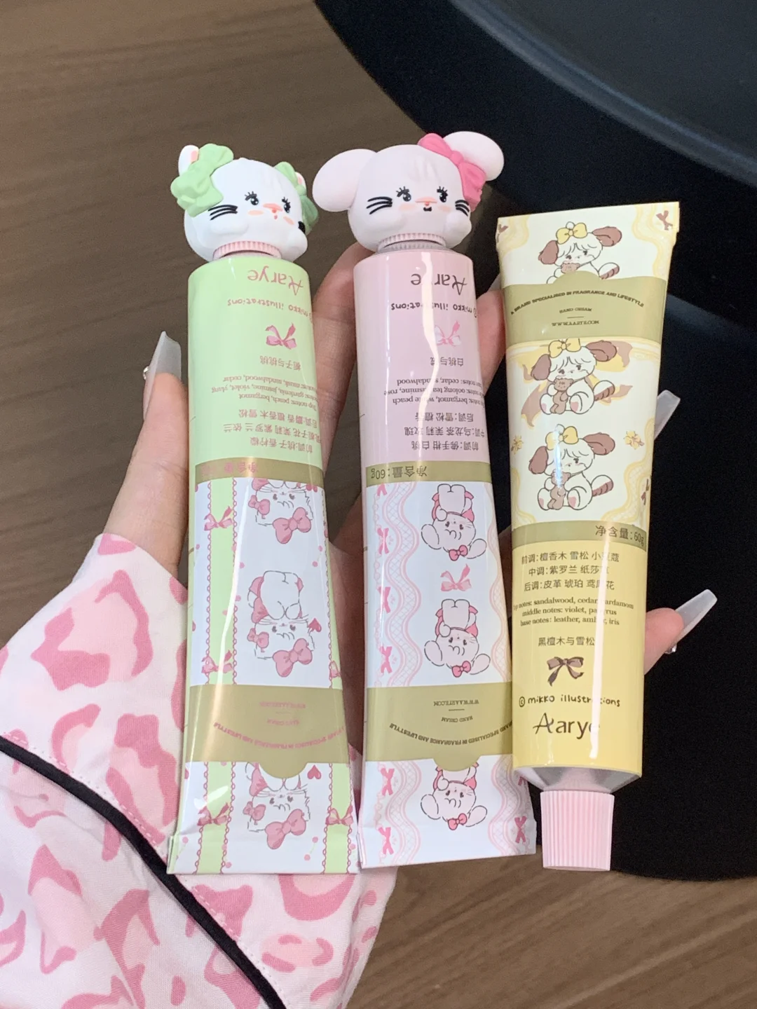 Cute world! Sparkling peach juice Gardenia! Cedar! It smells so good, I'm dizzy~