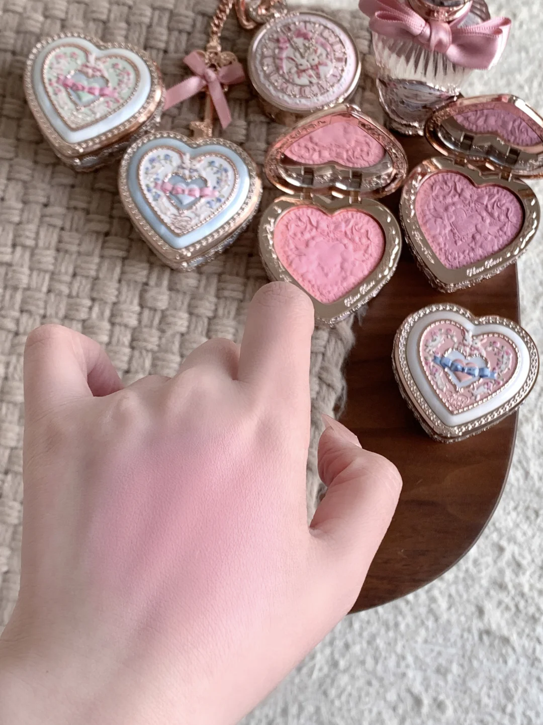 Bonnie Garden, you are beautiful! : rabbit:: tulip: Huazhi's new freeze-dried powder blusher color selection