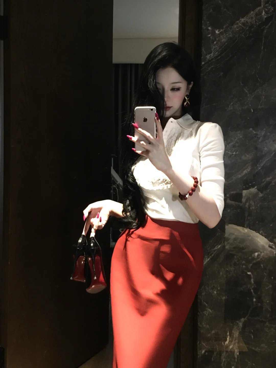 🫦 Winter for women: big waves+red dress+red soled slim high heels