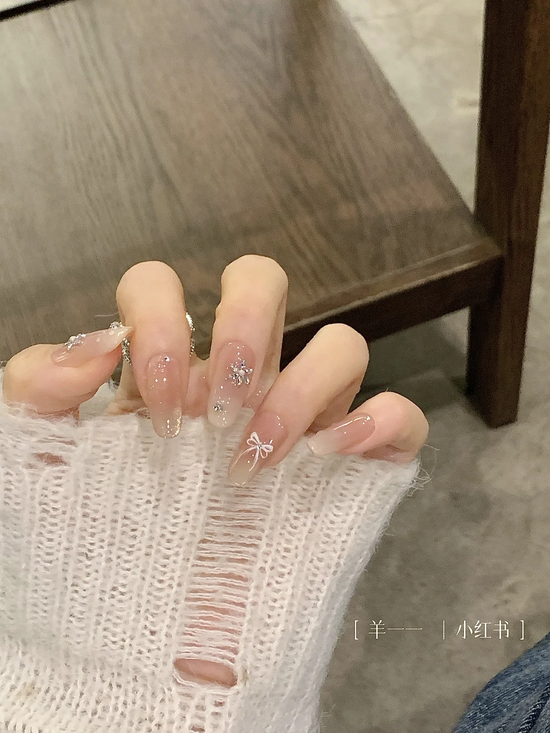 Nail ♡♩ Sticky milky white gradient~Sparkles: Sparkling winter nail art