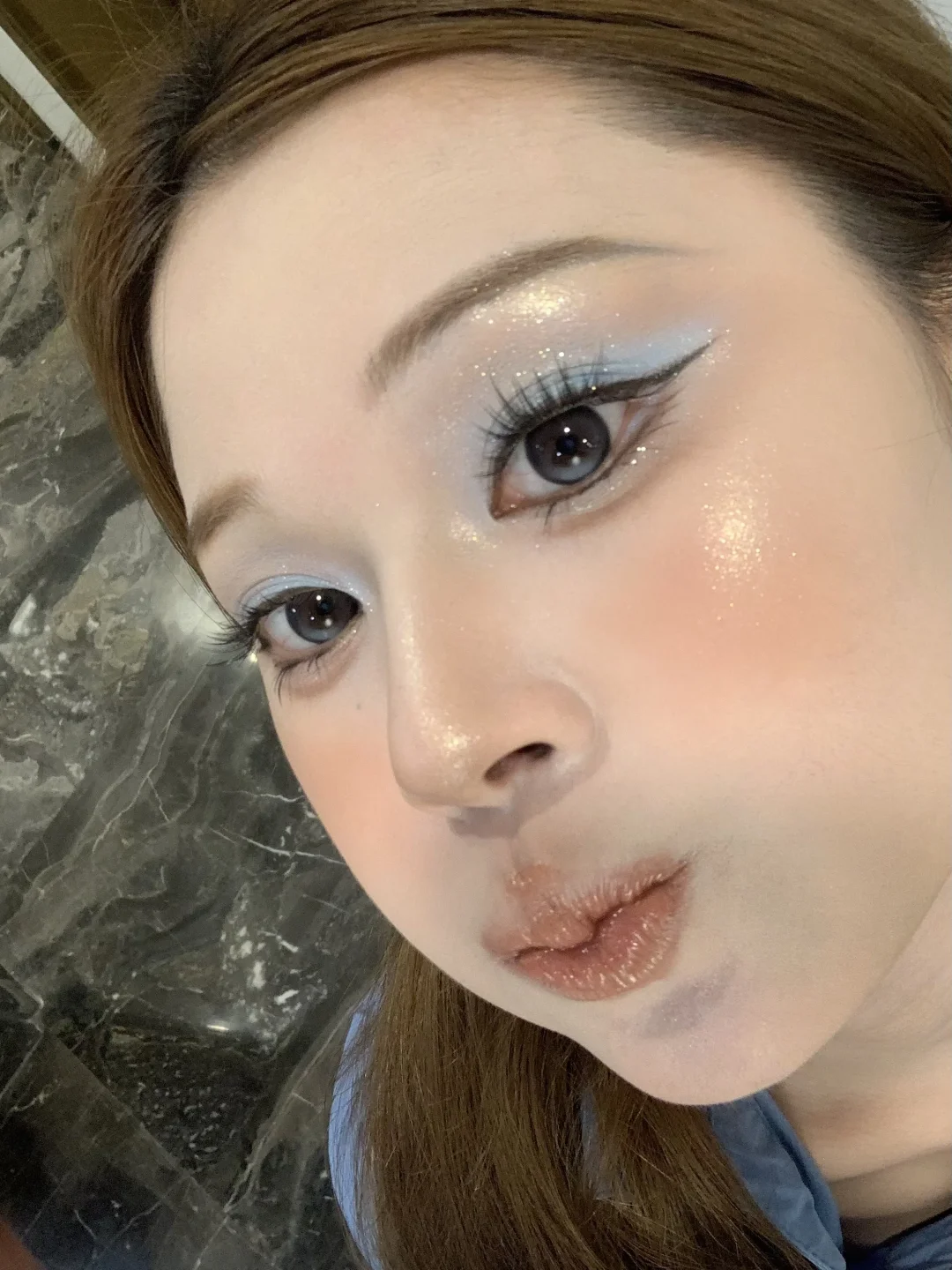 live:sparkles:🧊这个蓝色截断降温妆闪到我的心里！！