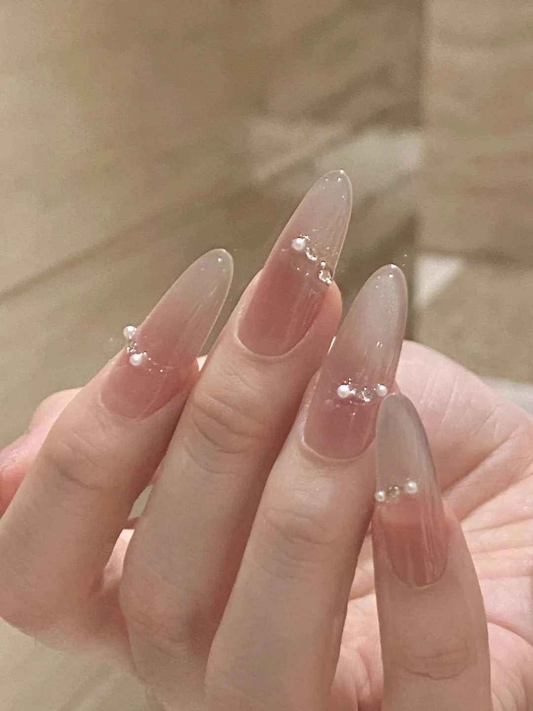 Zundu will always be fascinated by this nude powder blusher nail!