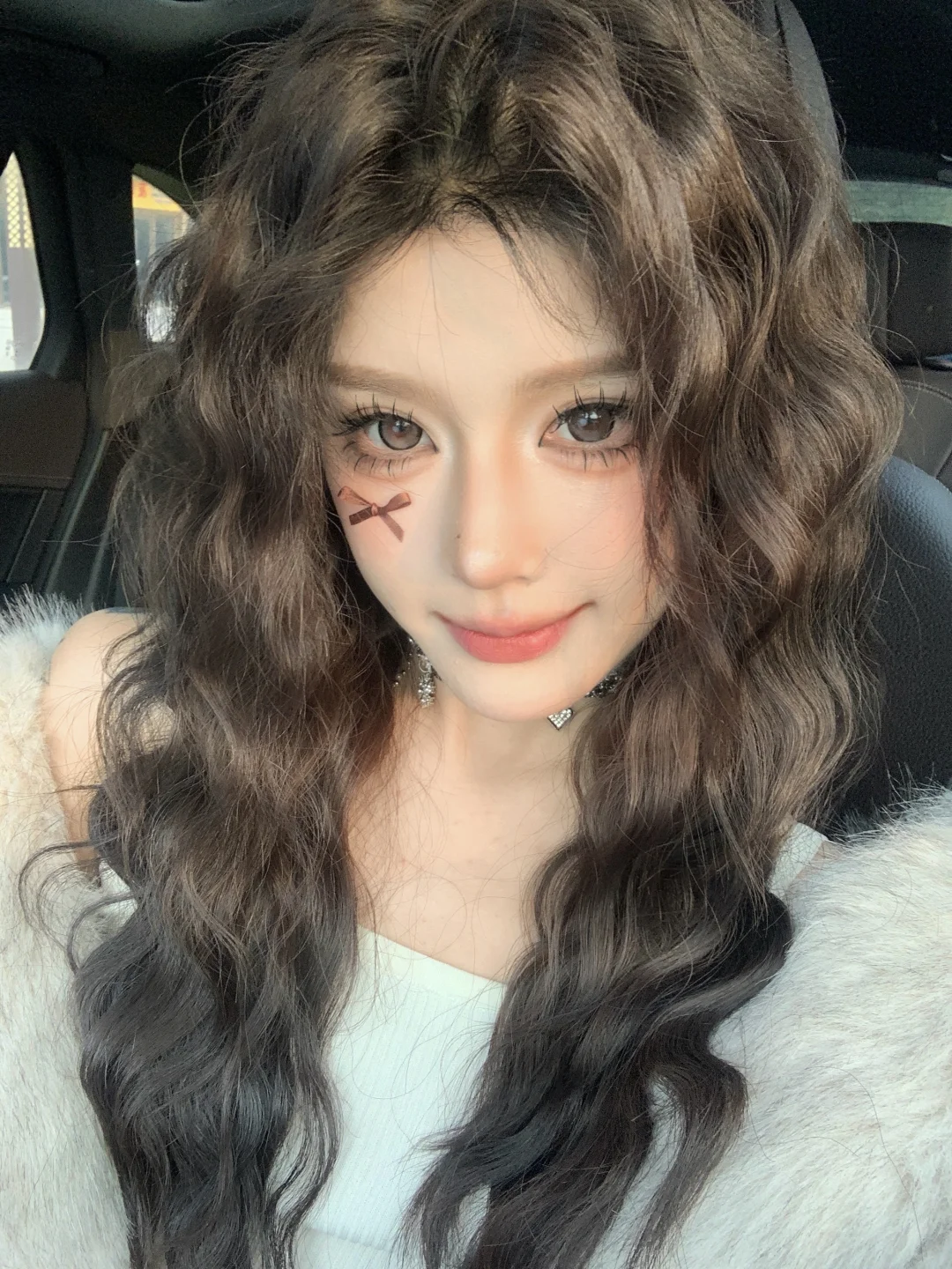 Who can refuse the sweet and wild bow makeup?