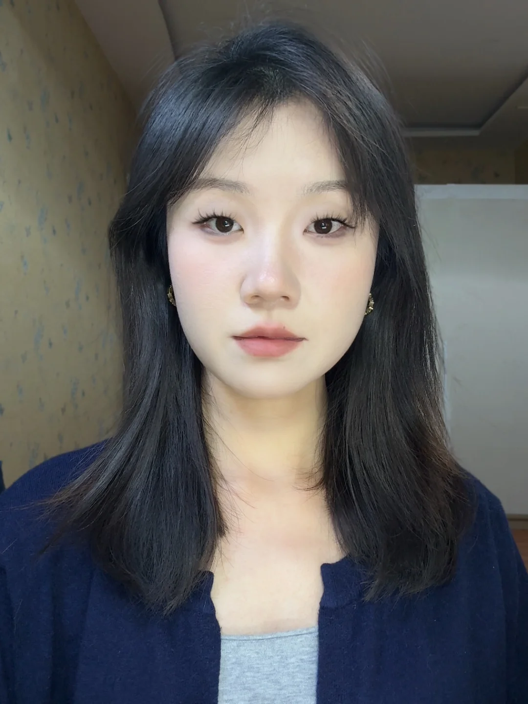 Don't lose your desire to dress up with single eyelids... (Makeup Education Edition)