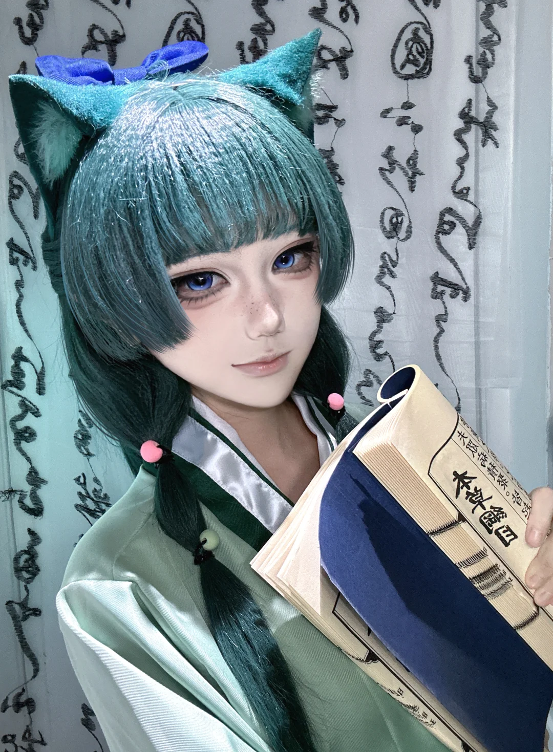 Cat cosplay eye makeup tutorial -