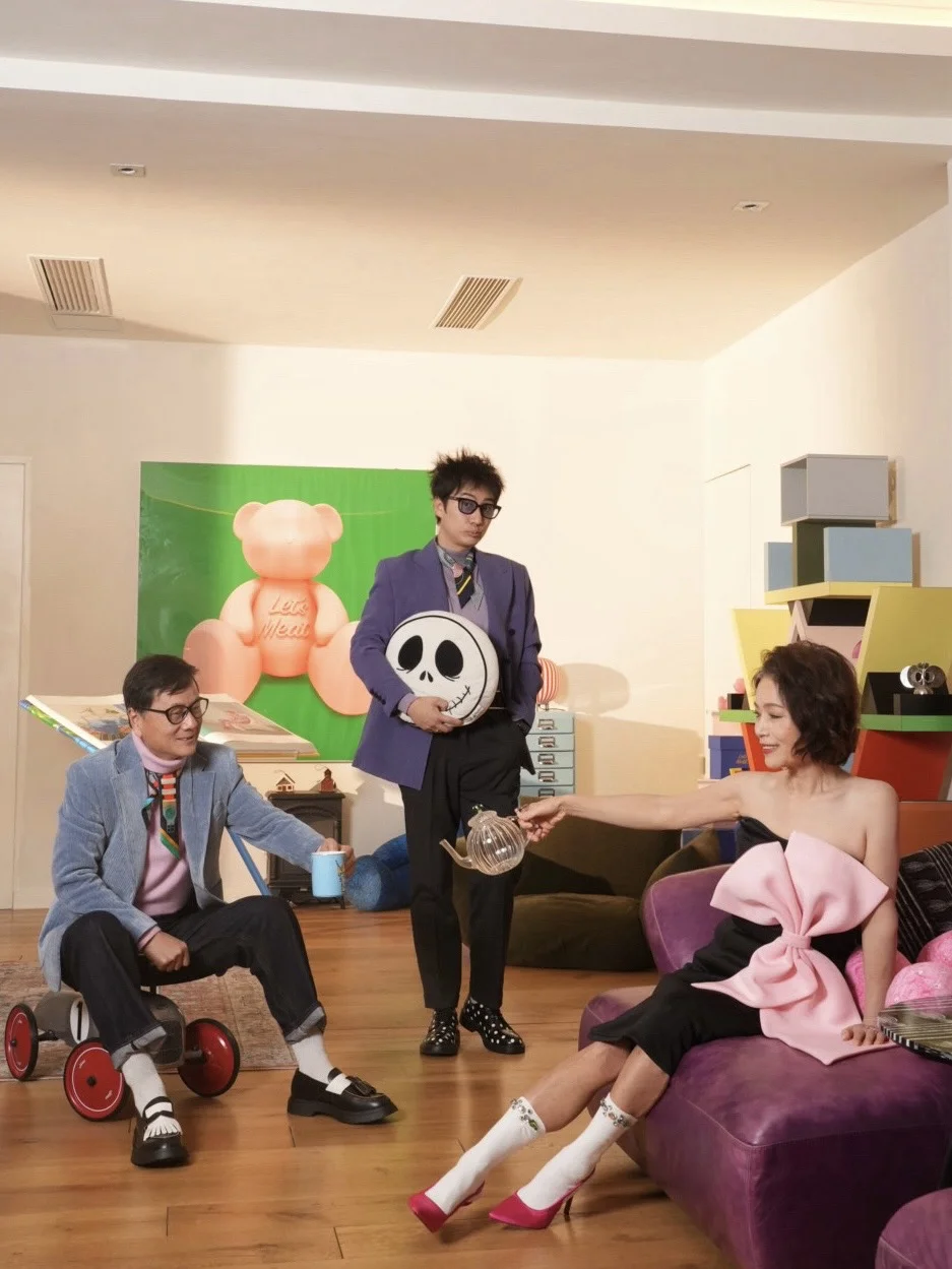 And 70 ➕ Parents, taking a family photo at my Bund Legend Apartment: camera: