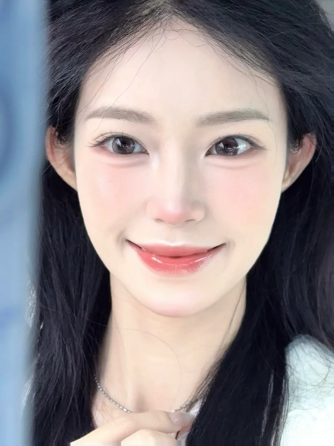 New Year's Eve makeup on camera!! The faint pout is also very beautiful~