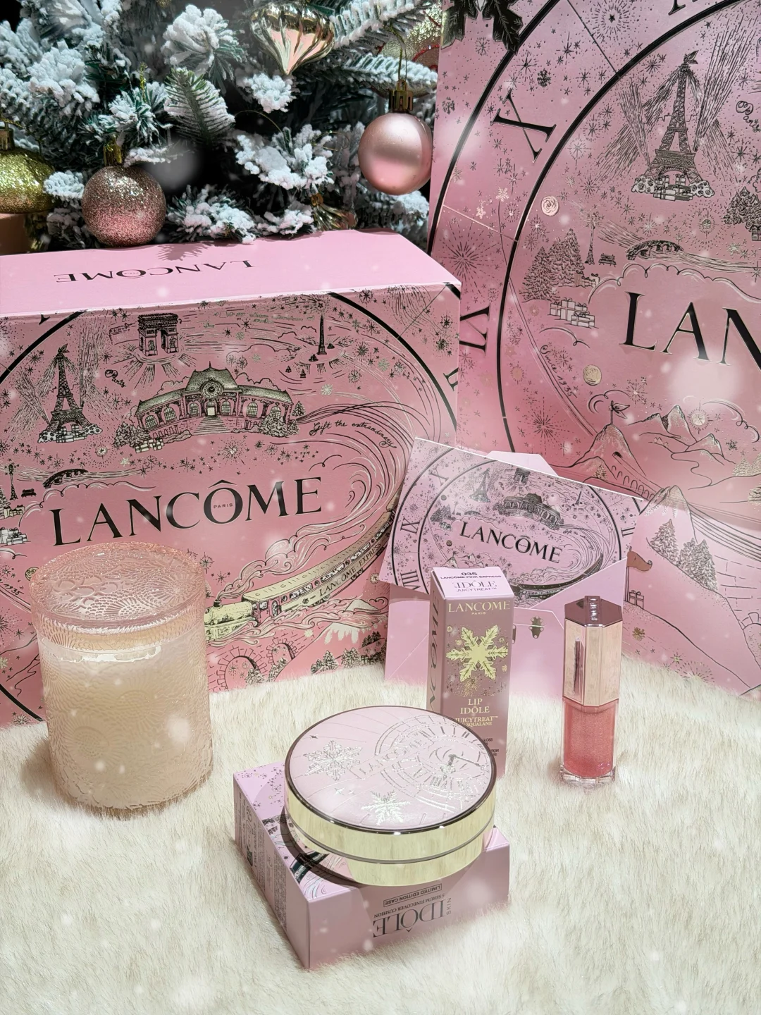 The Christmas gift box is rolled up like this... Lanc ô me, you understand what girls want