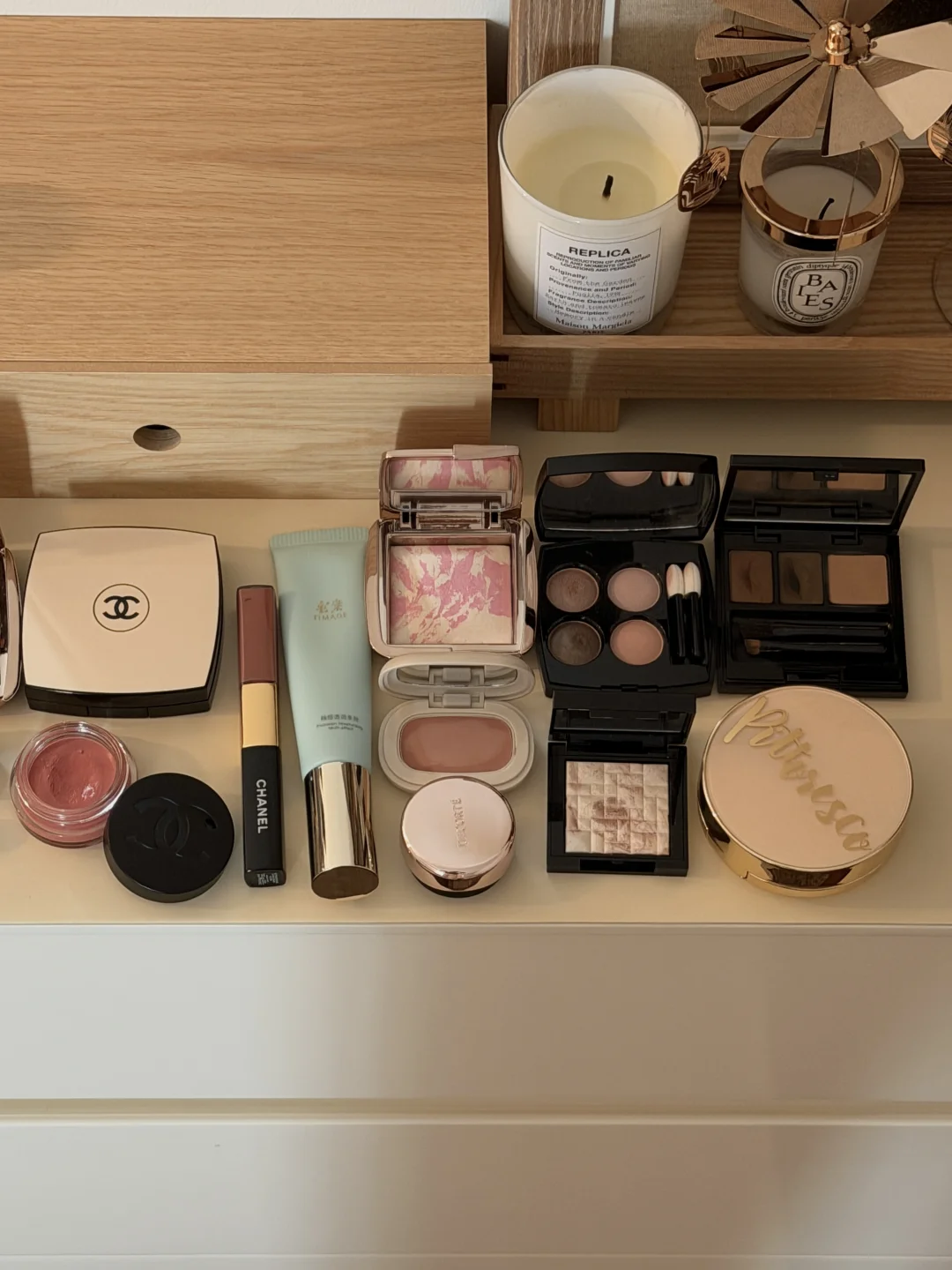 Classic light makeup in the long-term mindset (both are annual level favorites!