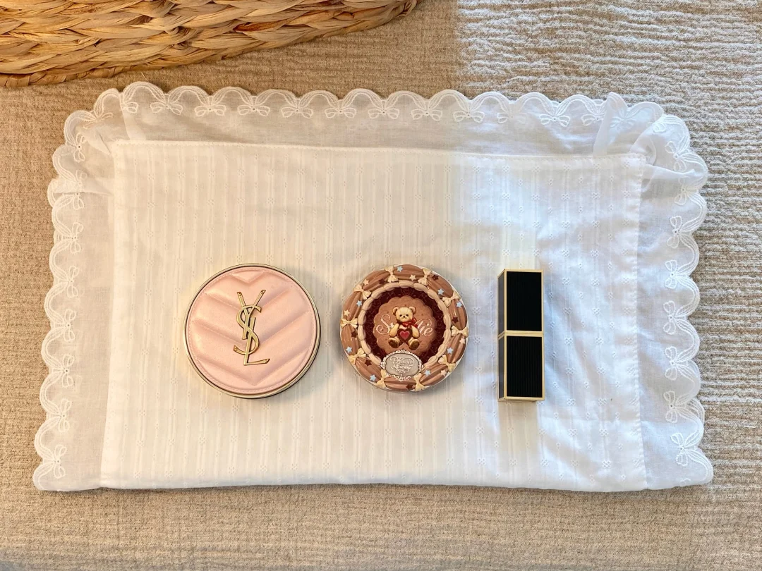 A very authoritative set of fake three piece makeup for the first eight people!!