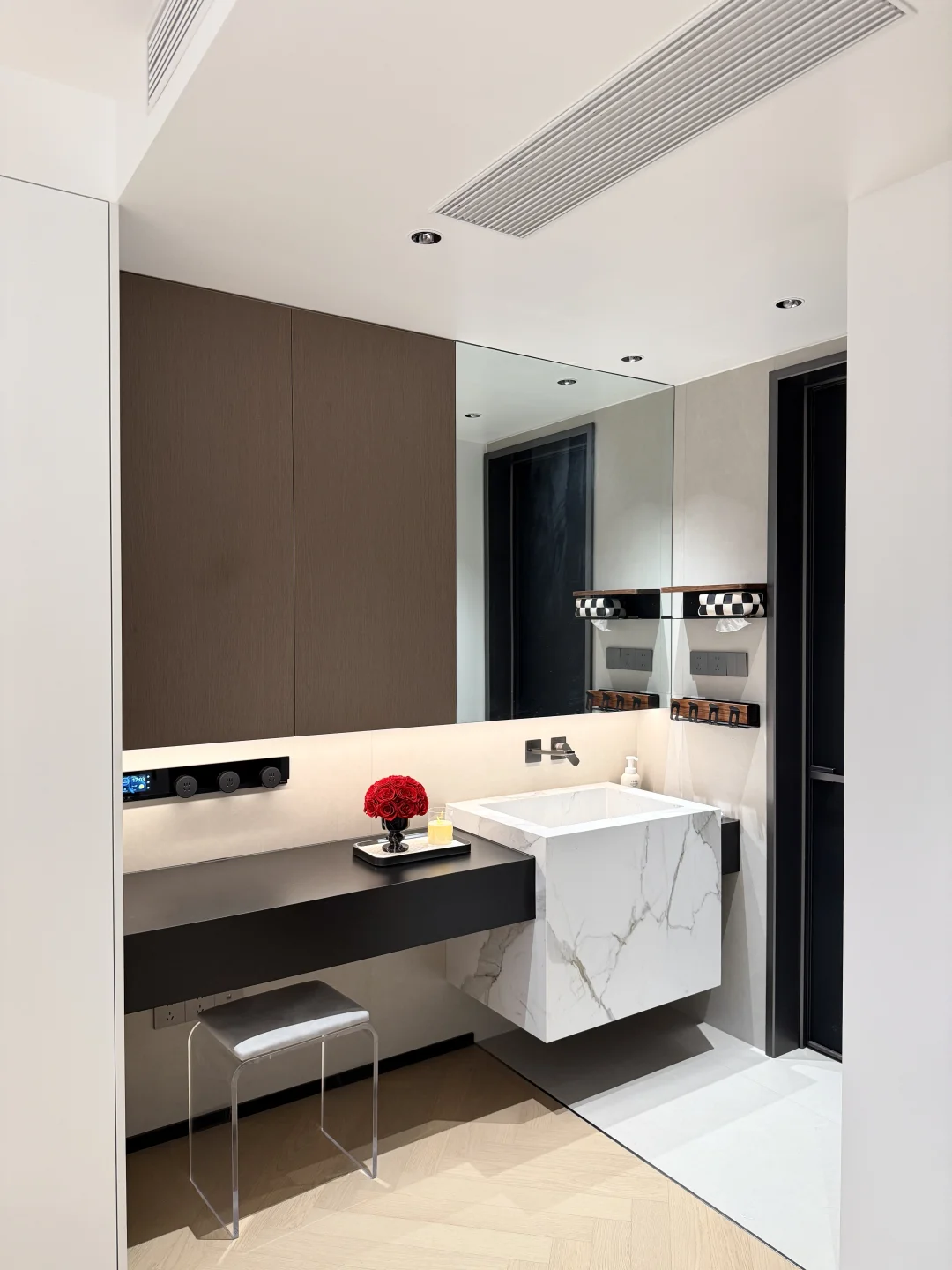 Who knows! The dry area design of this bathroom is absolutely amazing!