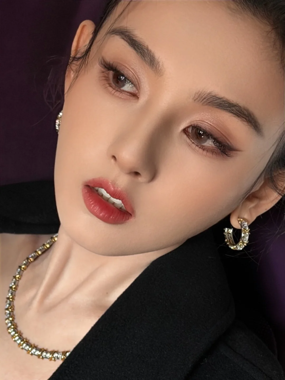 给宋祖儿化的“玫瑰美人妆”:sparkling_heart:今日红毯妆