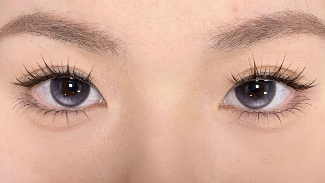 Ms. Yang's annual love contact lenses