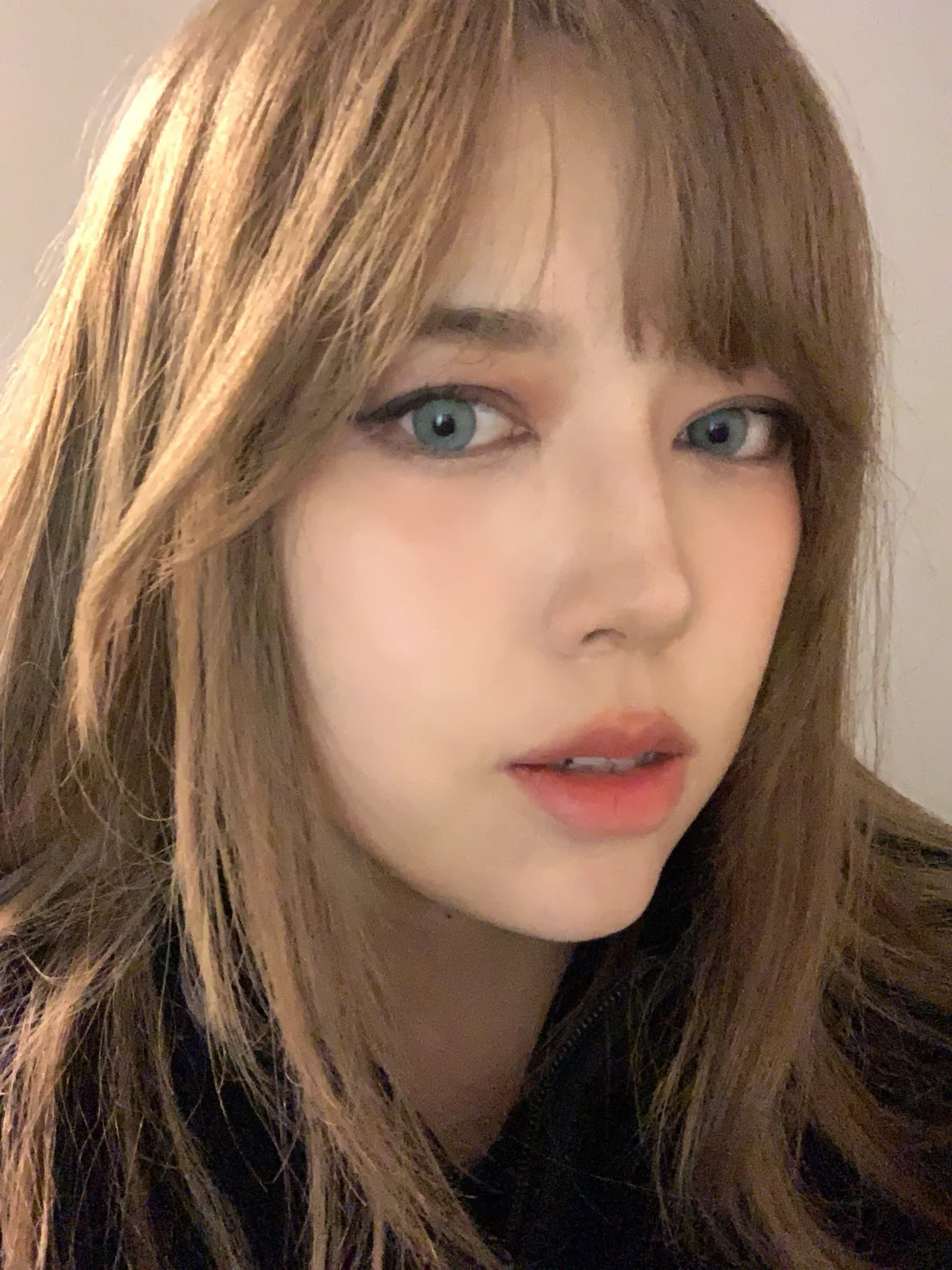 You all said you want to see me wear contact lenses after dyeing my hair ..