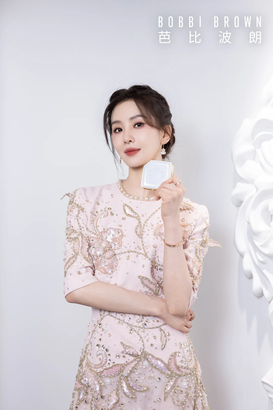 Cordyceps Family's "White Porcelain" Limited Edition | Liu Shishi's Porcelain Light Base Makeup
