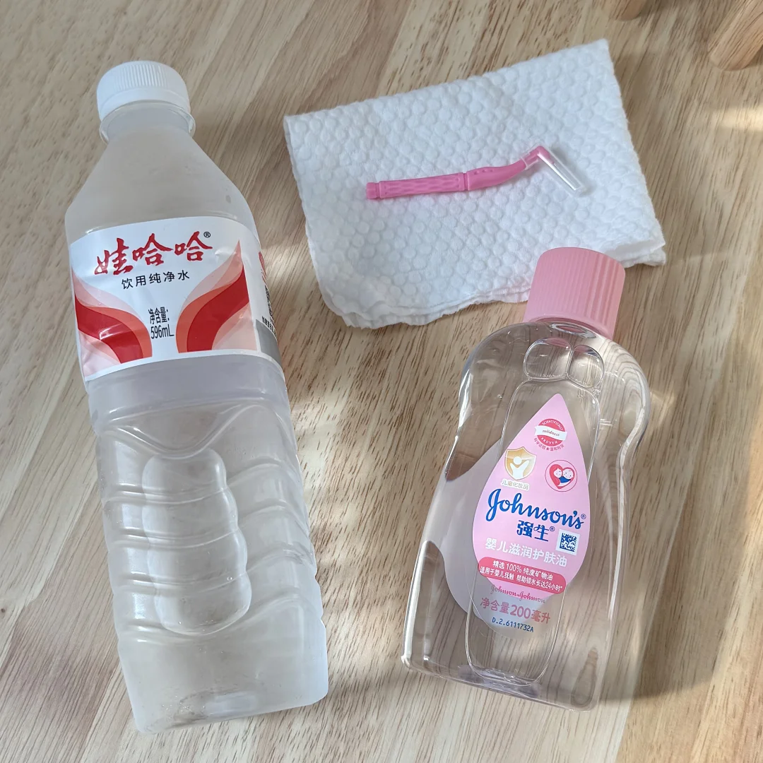 Johnson&Johnson Baby Oil+Wahaha is really effective in removing blackheads!!