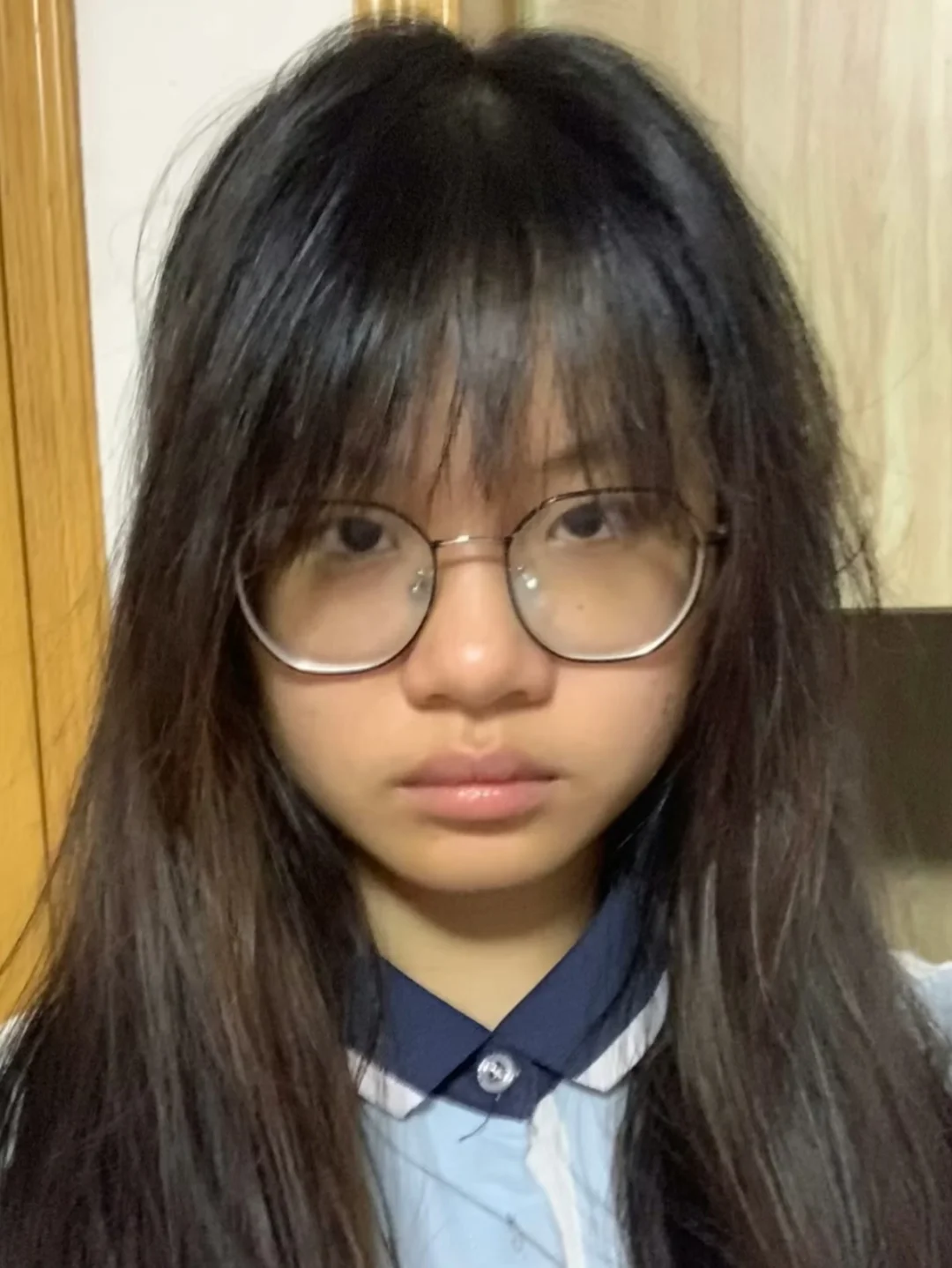 Waking up from a deep sleep, I transformed into a square round face with a big nose and a heavenly vegetable makeup