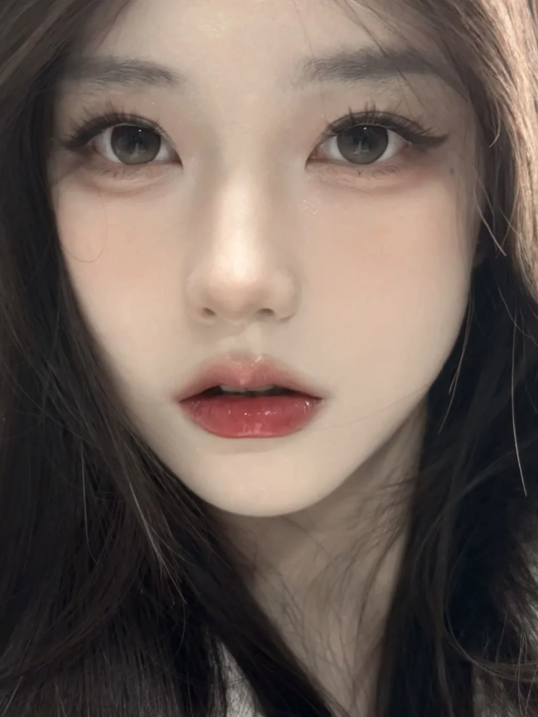 Ancient style light and heavy makeup