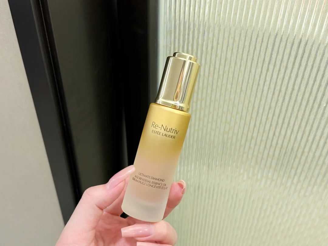 The new product that Miss Cabinet secretly gave me... After using it, I knelt down directly