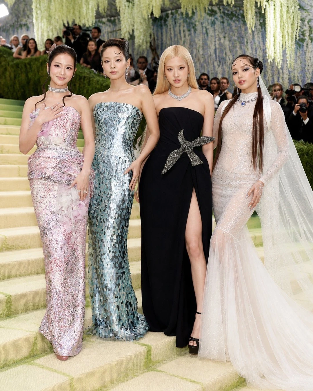 BLACKPINK四人合体齐聚MetGala
