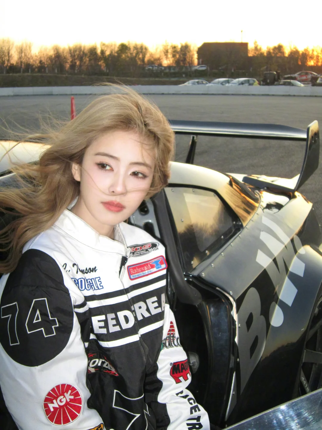 Cool and stylish makeup and hair for White Deer: sparks: