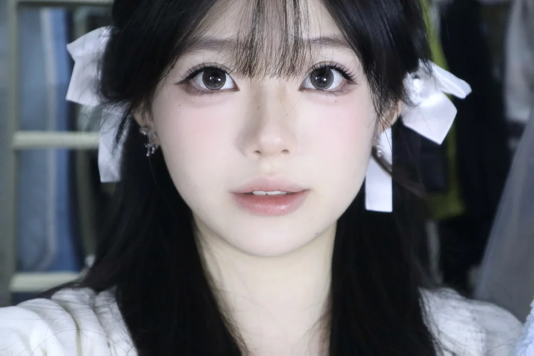 Fangyuan Face follows Paper Wedding Dress to learn makeup making, it's too authoritative
