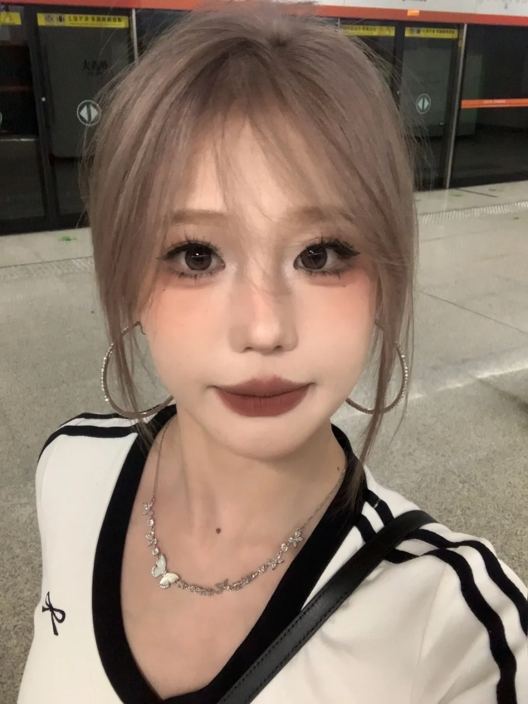 Who would have thought that frequently applying heavy makeup would reduce one's sense of shame