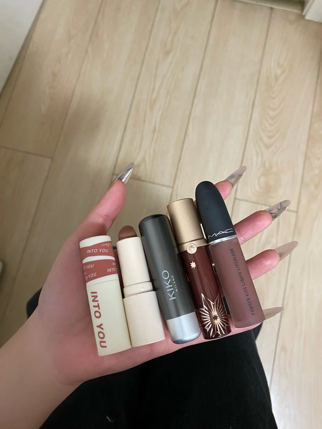 The temperament that I love to use in autumn and winter is milk coffee brown