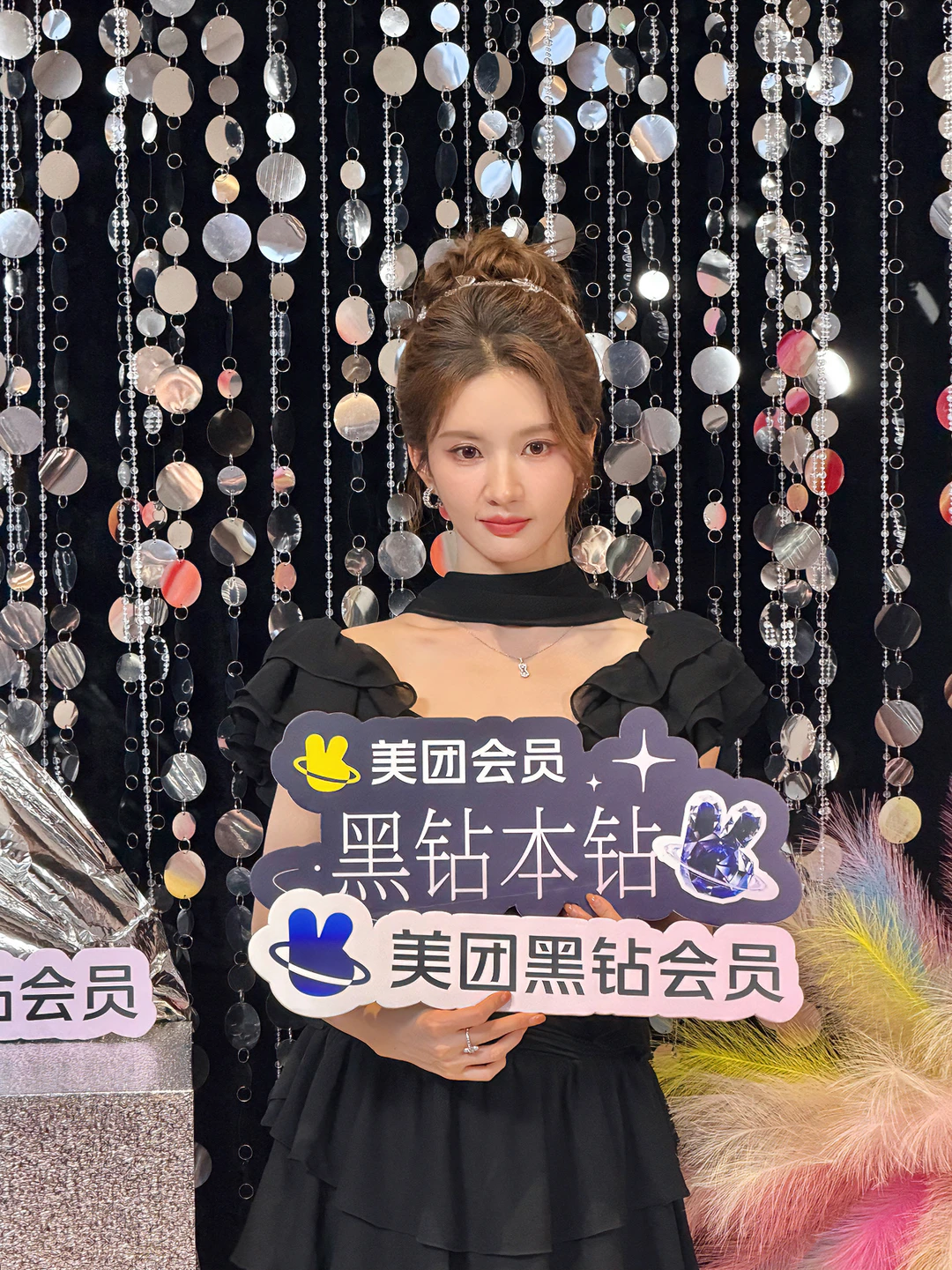 Ah ah ah ah ah ah ah! It's Liu Kening! I'm so stunningly beautiful!!