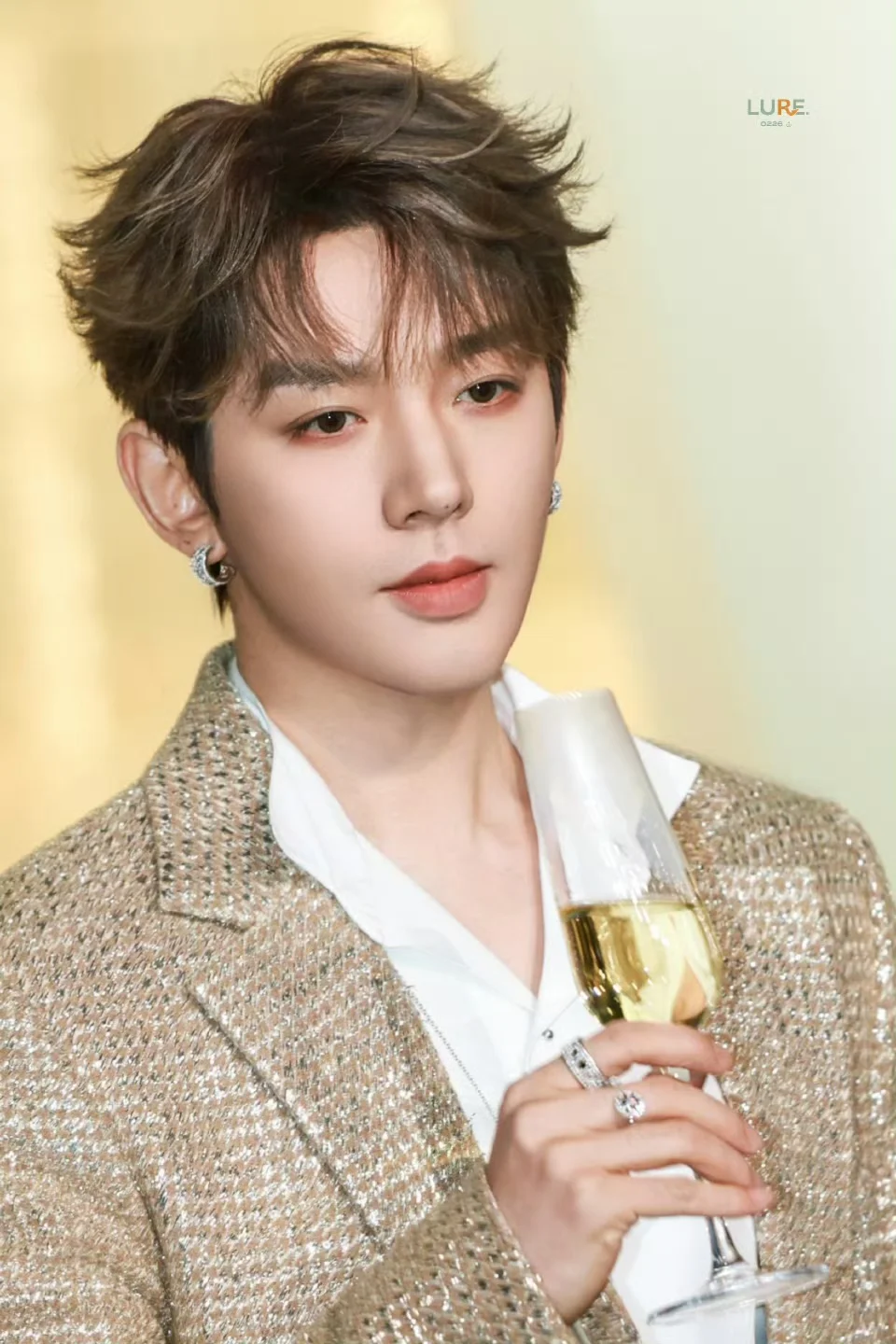 Two types of Dior event makeup for Deng Weihua