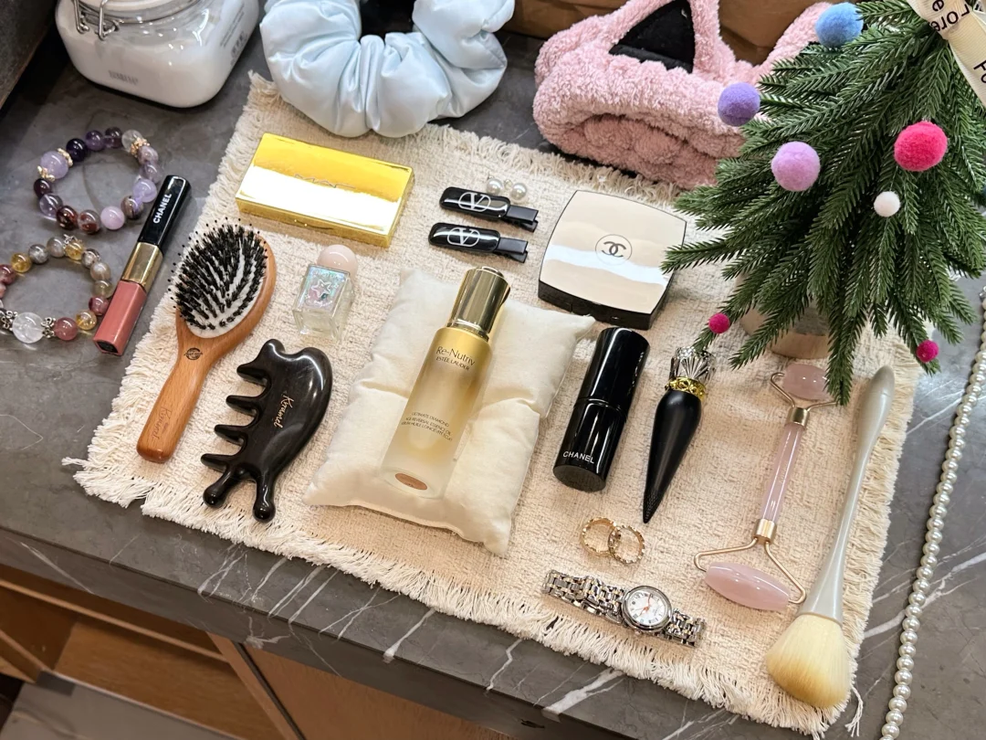 Dry skin expensive woman's "poached egg" skincare method