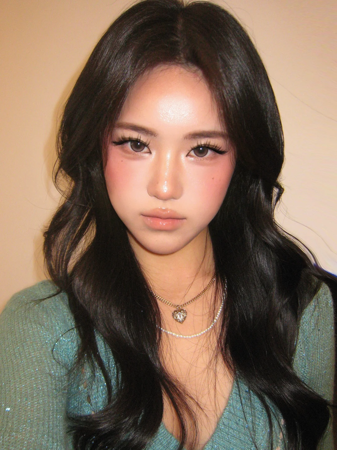 Christmas is definitely the perfect match for Asian makeup!
