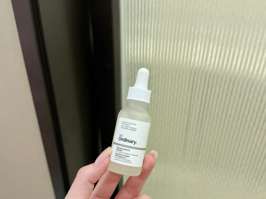 This bottle of salicylic acid is divine! Long term treatment bid farewell to redness, swelling, and acne at the closed mouth