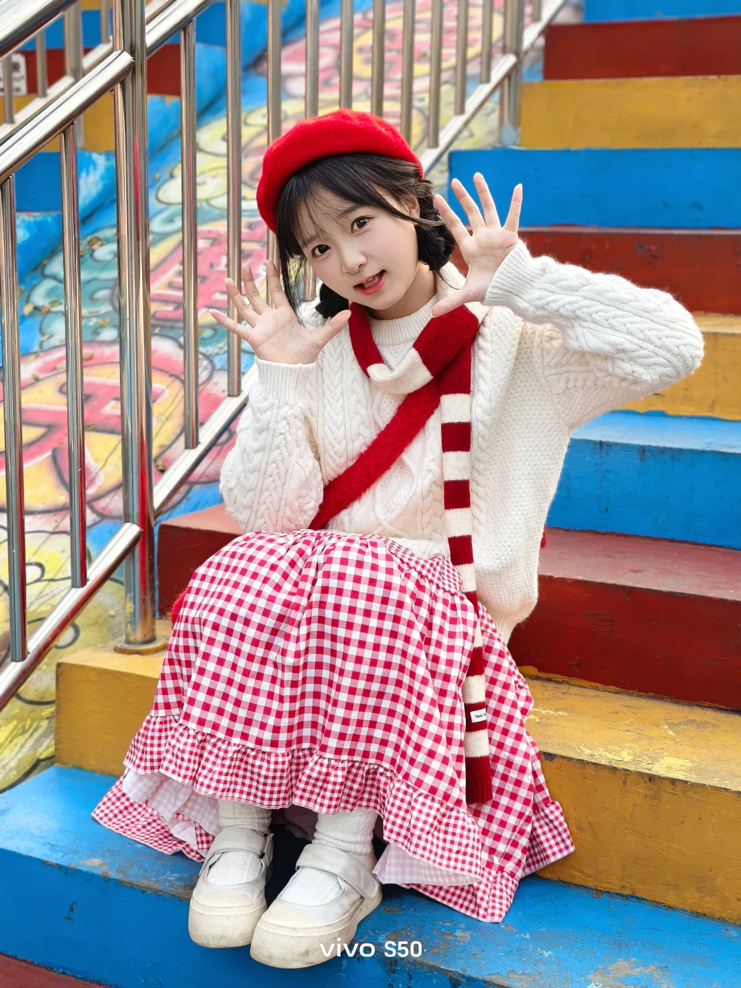 The amusement park is so lively!