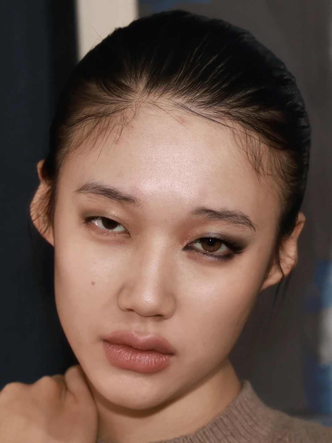 I don't know what use eye shadow is until I feel that the single eyelid is used for smoking makeup