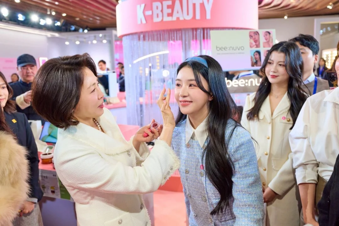 I experienced Korean makeup with President Lee Jae myung's wife in Shanghai