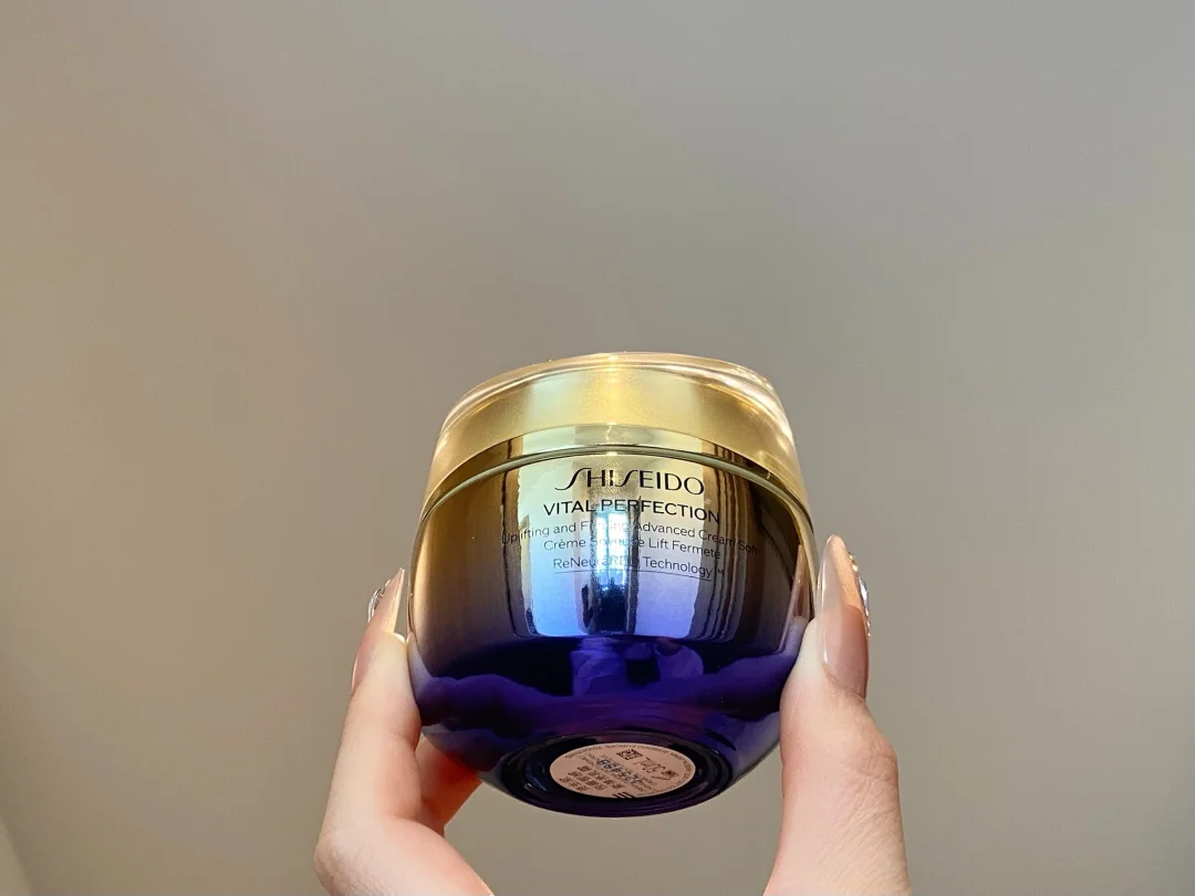 Women, once they touch this jar, it's really difficult to quit...