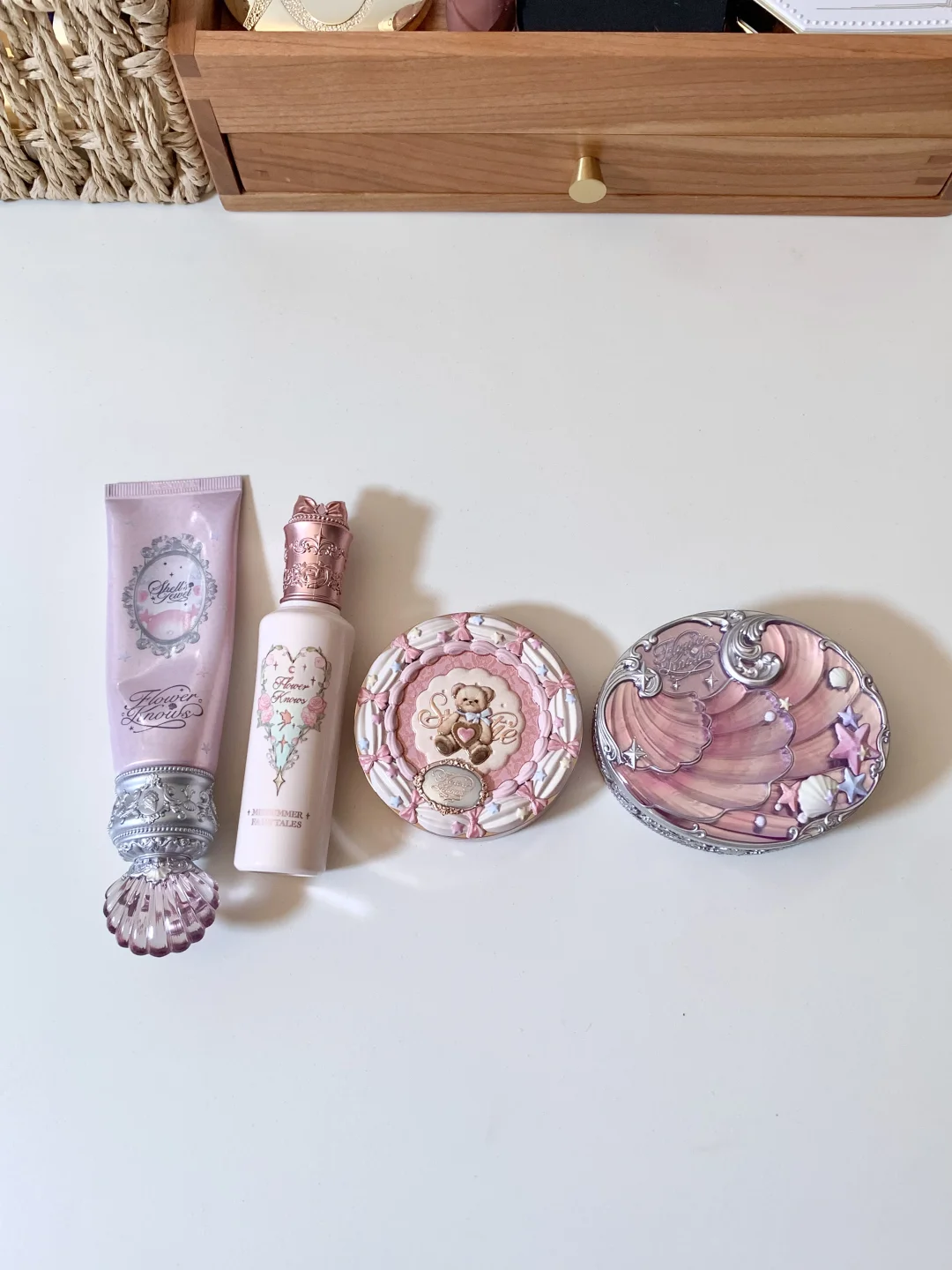 A four piece set of fake natural makeup that can last a lifetime for ordinary people