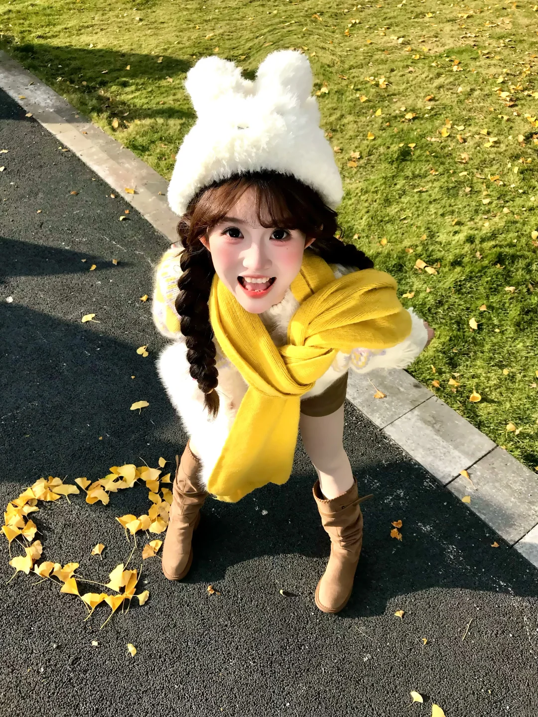 Save some photo poses for autumn: fallen_ leaves!! :camera: