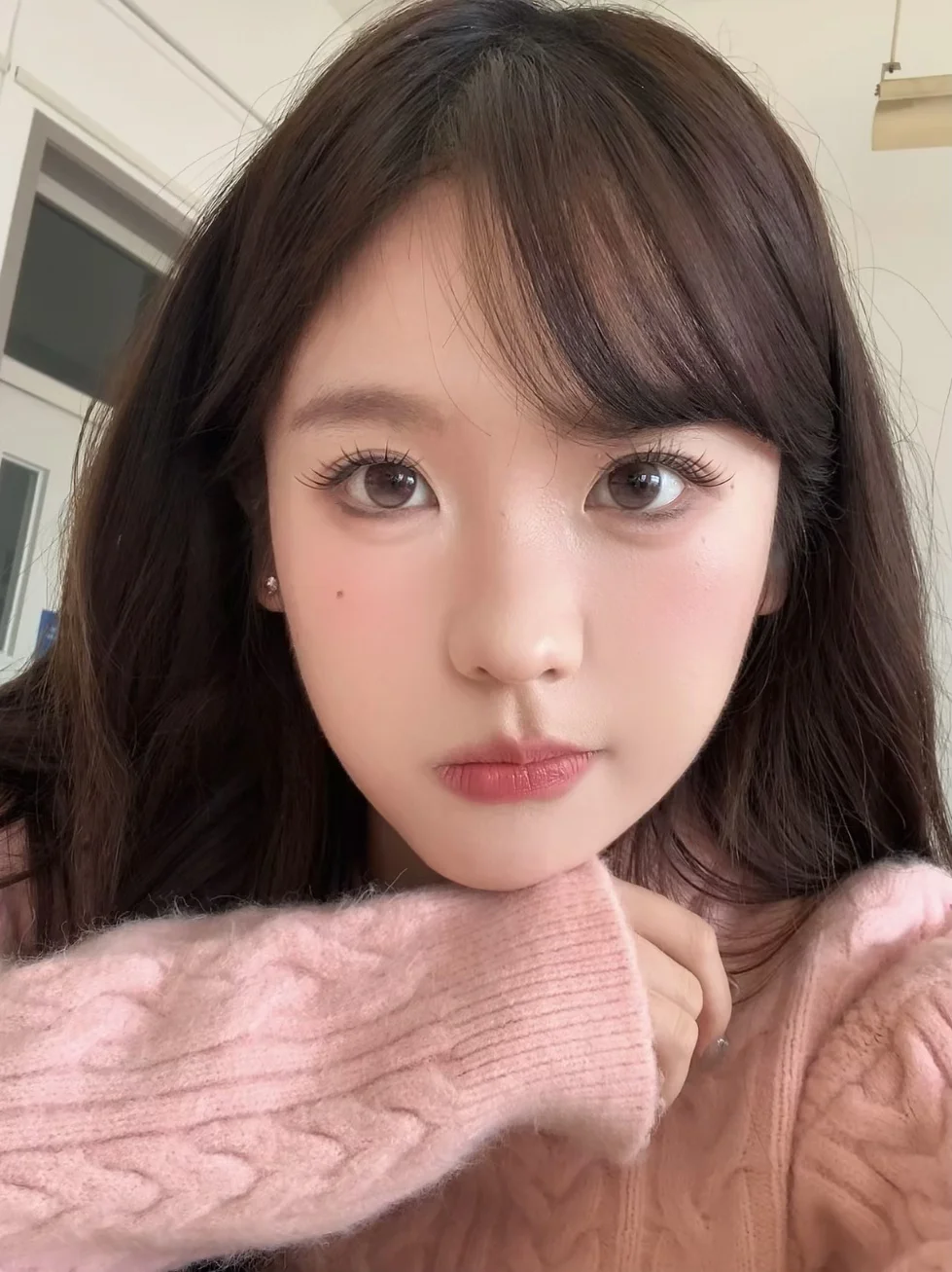 I put on a light Korean makeup in the classroom