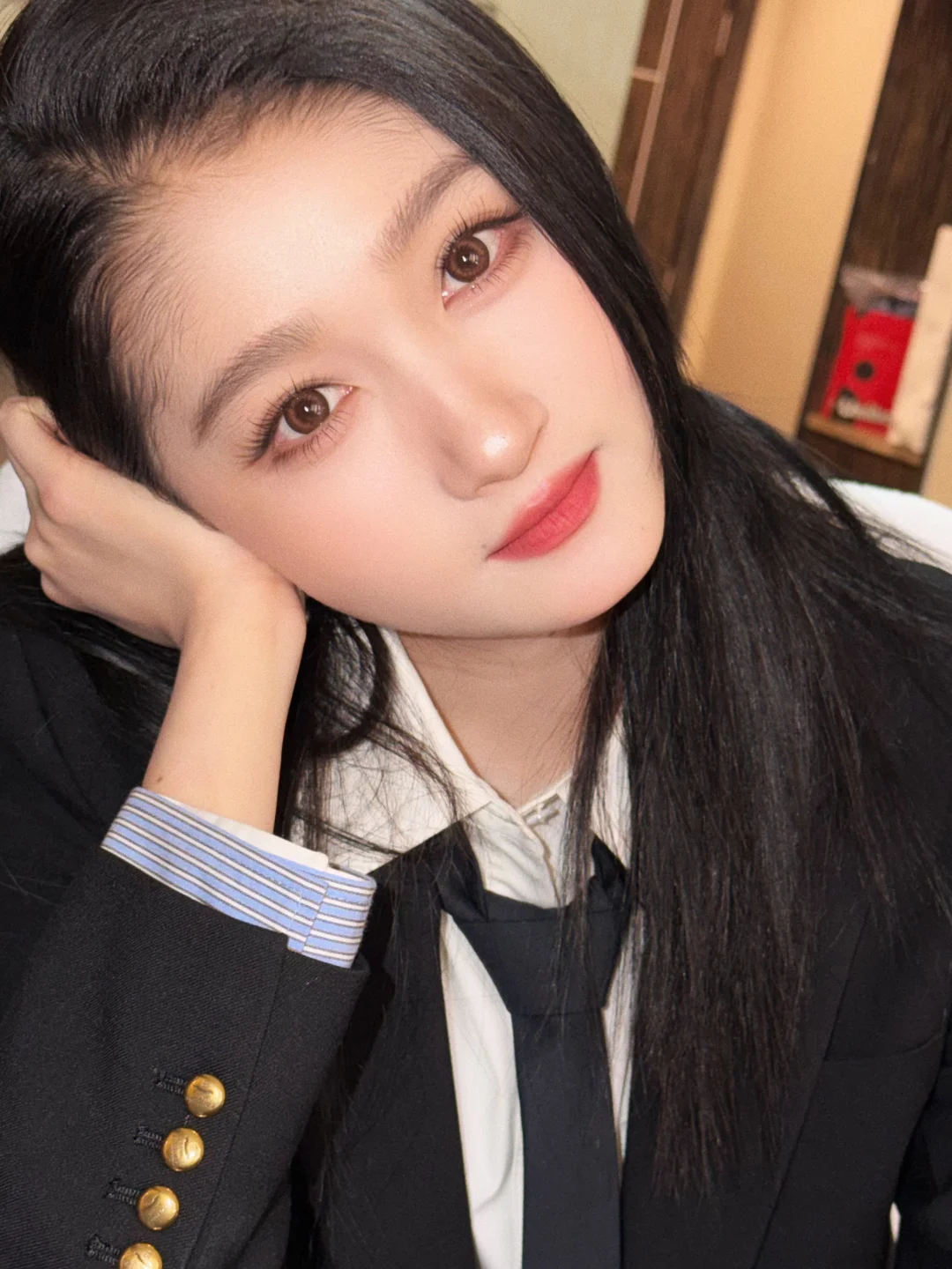 I applied a bright and cool makeup to Guan Xiaotong: sparks: