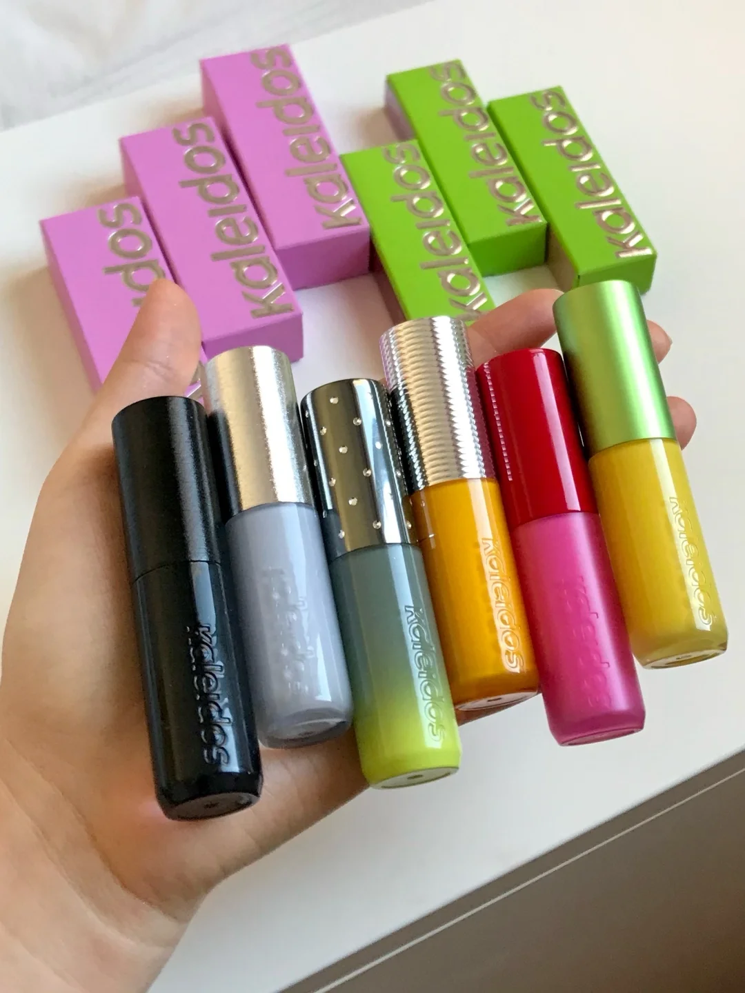One click login to electronic y3k with lipstick 🧩⛓️