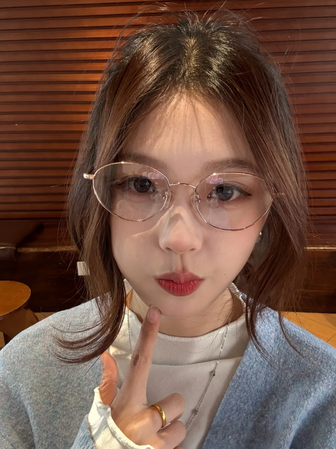 Wearing or not wearing 👓