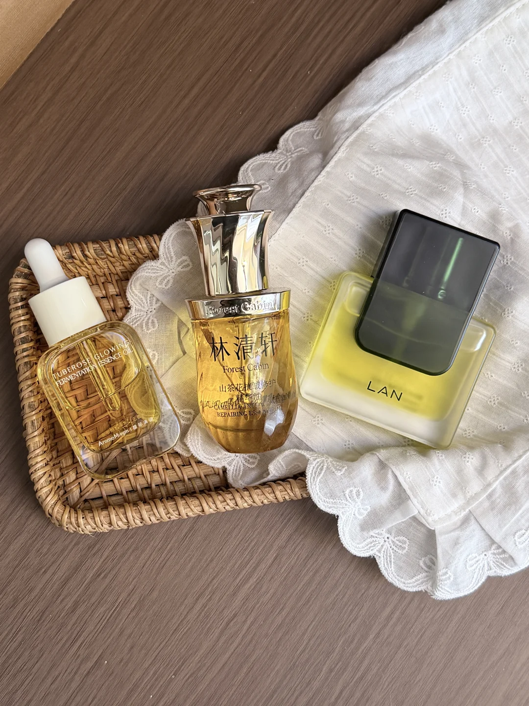 Beautiful women's skin nourishing three divine oils!!!