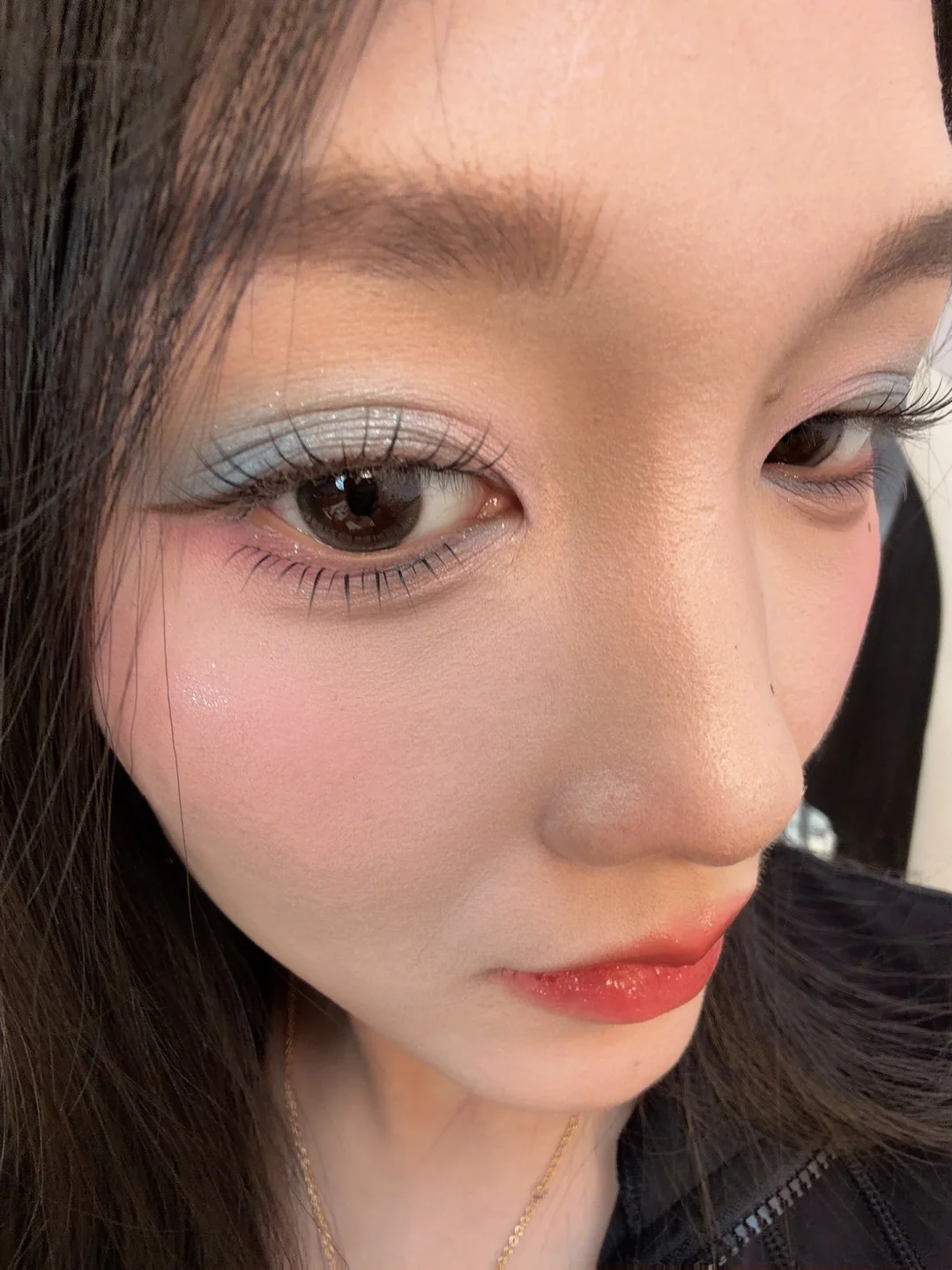 What's the makeup for live streaming like this bird