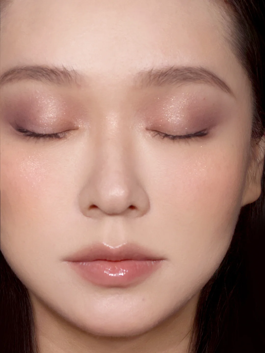 Low saturation nude powder native makeup look