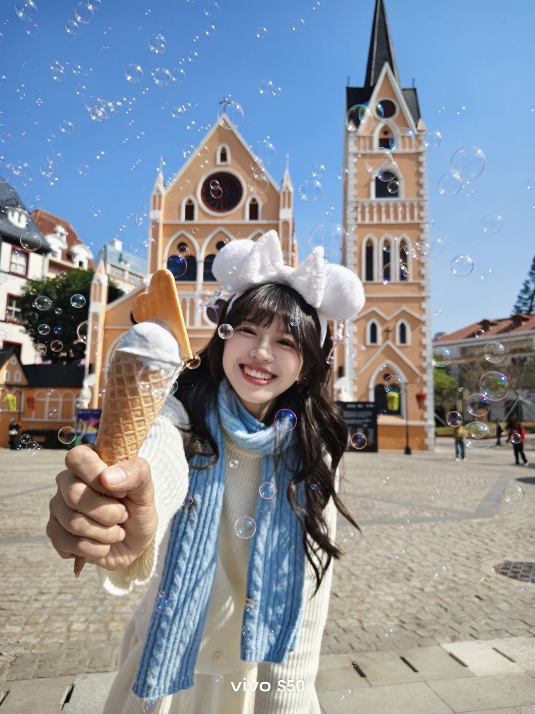 Winter amusement park live is also a happy warm color! 🎠