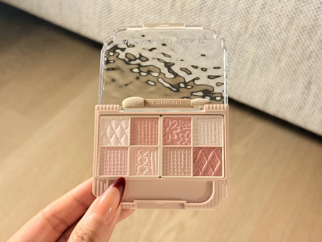 The scariest part of the eye shadow of Chop Girl